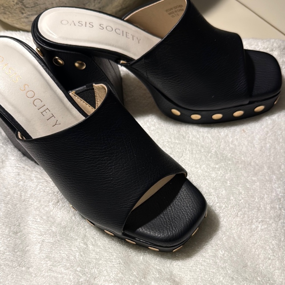 Oasis Society mule